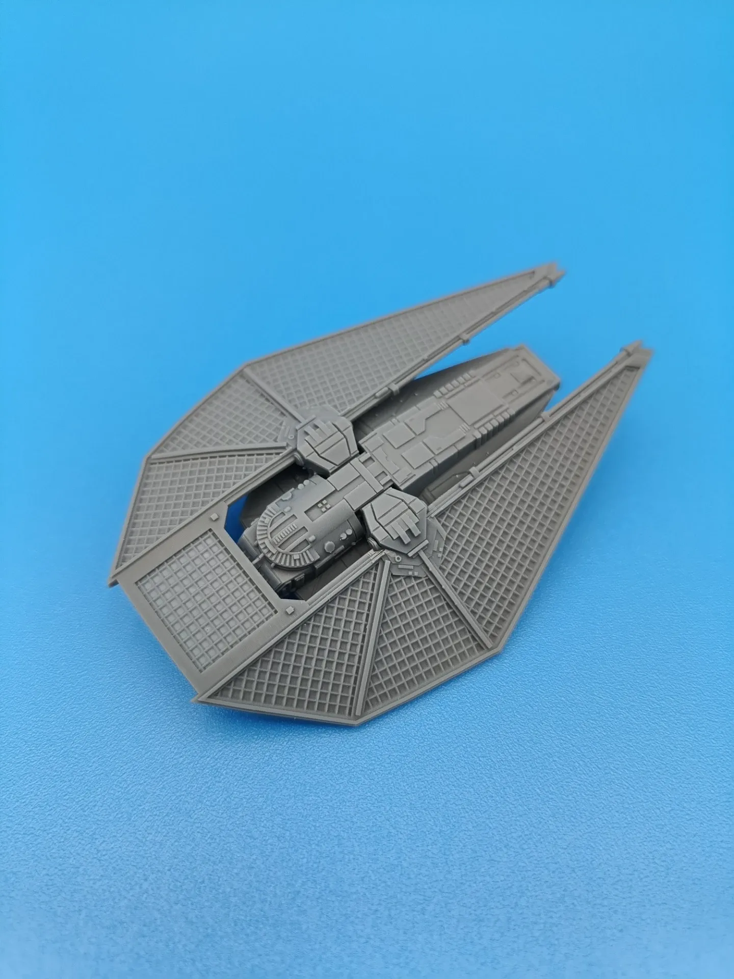 Detailní SLA 3D výtisk modelu lodě ze Star Wars vyrobené dle dodaných zákaznických dat.